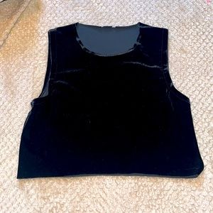 🆕 Crushed Velvet black muscle crop top